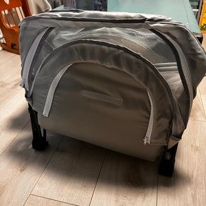 Baby travel bassinet